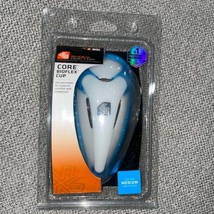 Protective sports cup